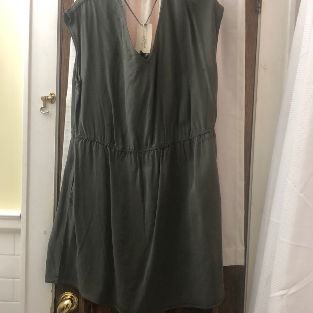 Green Universal Thread Dress - Never worn